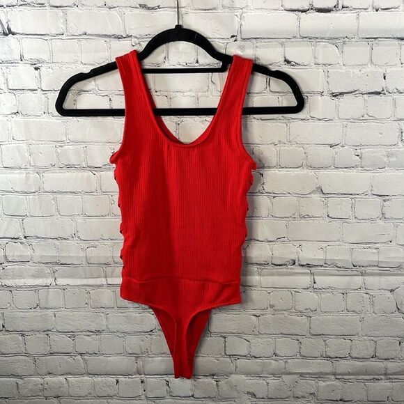👚✨ Express Red Bodysuit - XXS - Never Worn - Perfect Condition - Picture 3 of 4